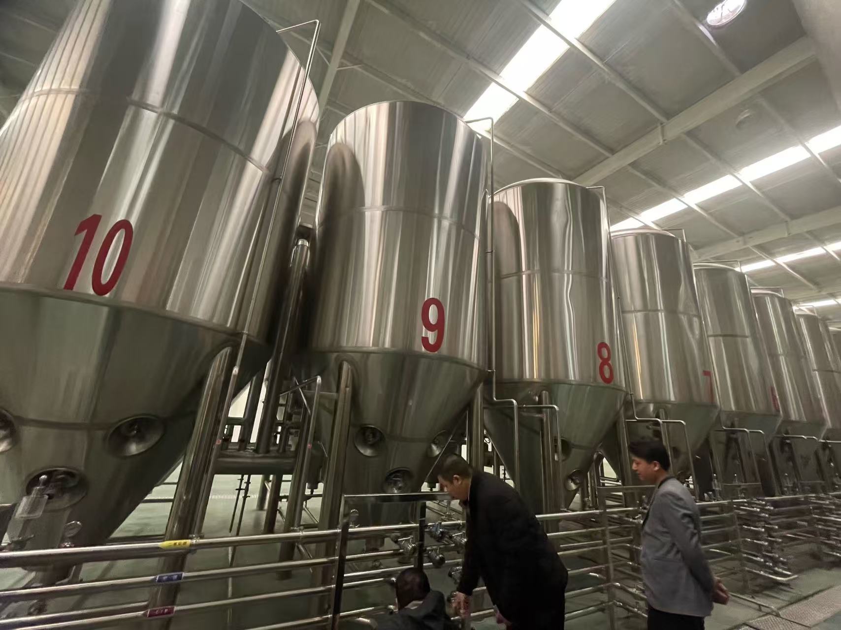鄯善精酿啤酒设备厂—平面布置、设备设计、制造、调试、培训等一条龙服务